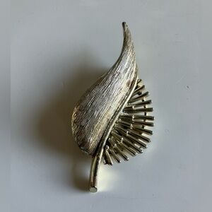 Vintage Pell Leaf Brooch